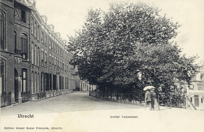 1874 Gezicht in Achter Twijnstraat te Utrecht met links de voorgevel van het Diakonessenhuis (Achter Twijnstraat ...
